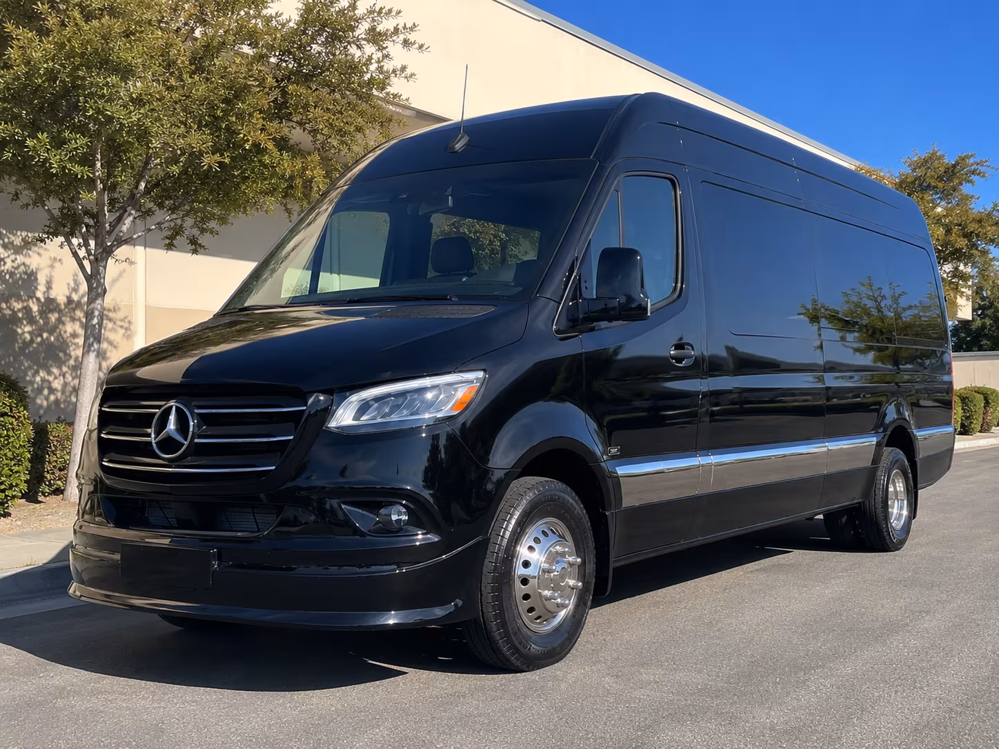 easily book transportation for your next prom 1